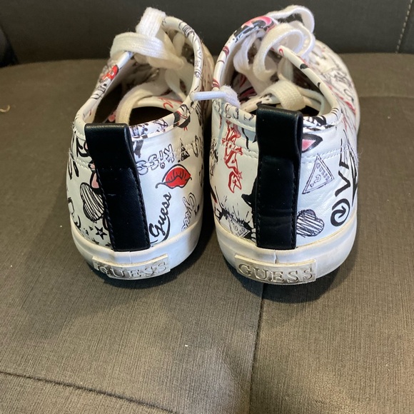 Guess graffiti shoes. Size 9m. - Picture 4 of 6